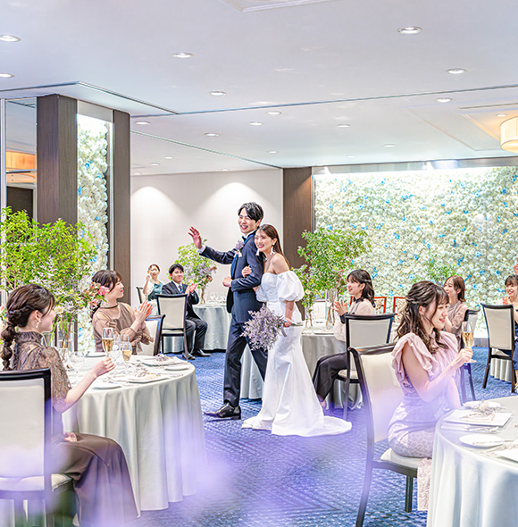 ウエディングの披露宴会場ローズ風景