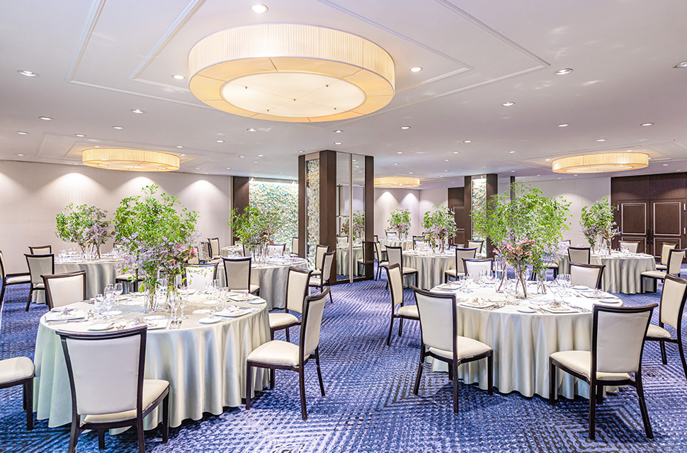 ウエディングの披露宴会場ローズ風景