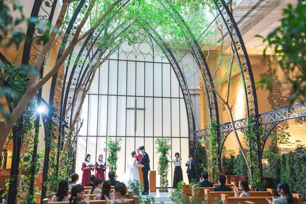 ホテル開業30周年記念★

大切な一日を彩る10大特典が付いた
特別なウェディングプランをご用意いたしました。